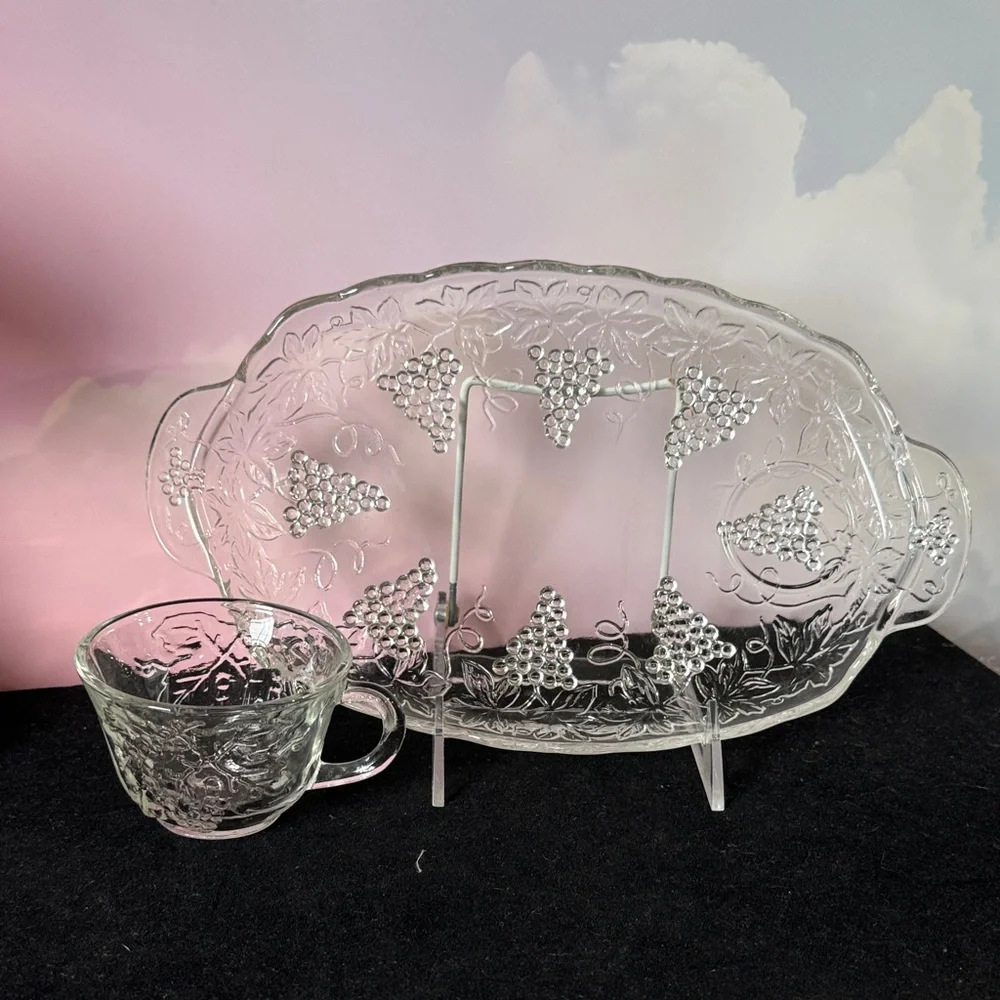 Vintage Anchor Hocking Serva-Snack Set (1 tray with matching cup)